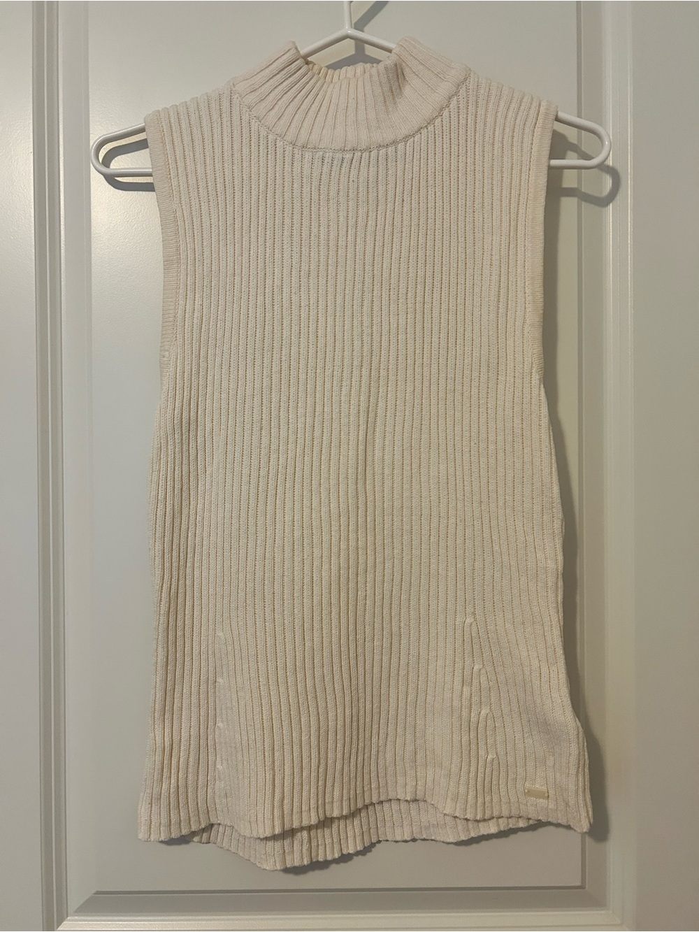 Sleeveless Ribbed Mock Neck Top - small